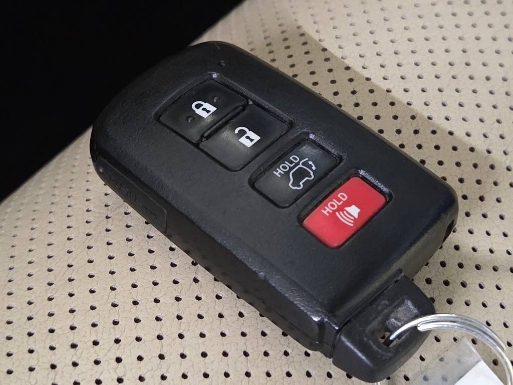 Used 2015 Blue Toyota Limited image 33