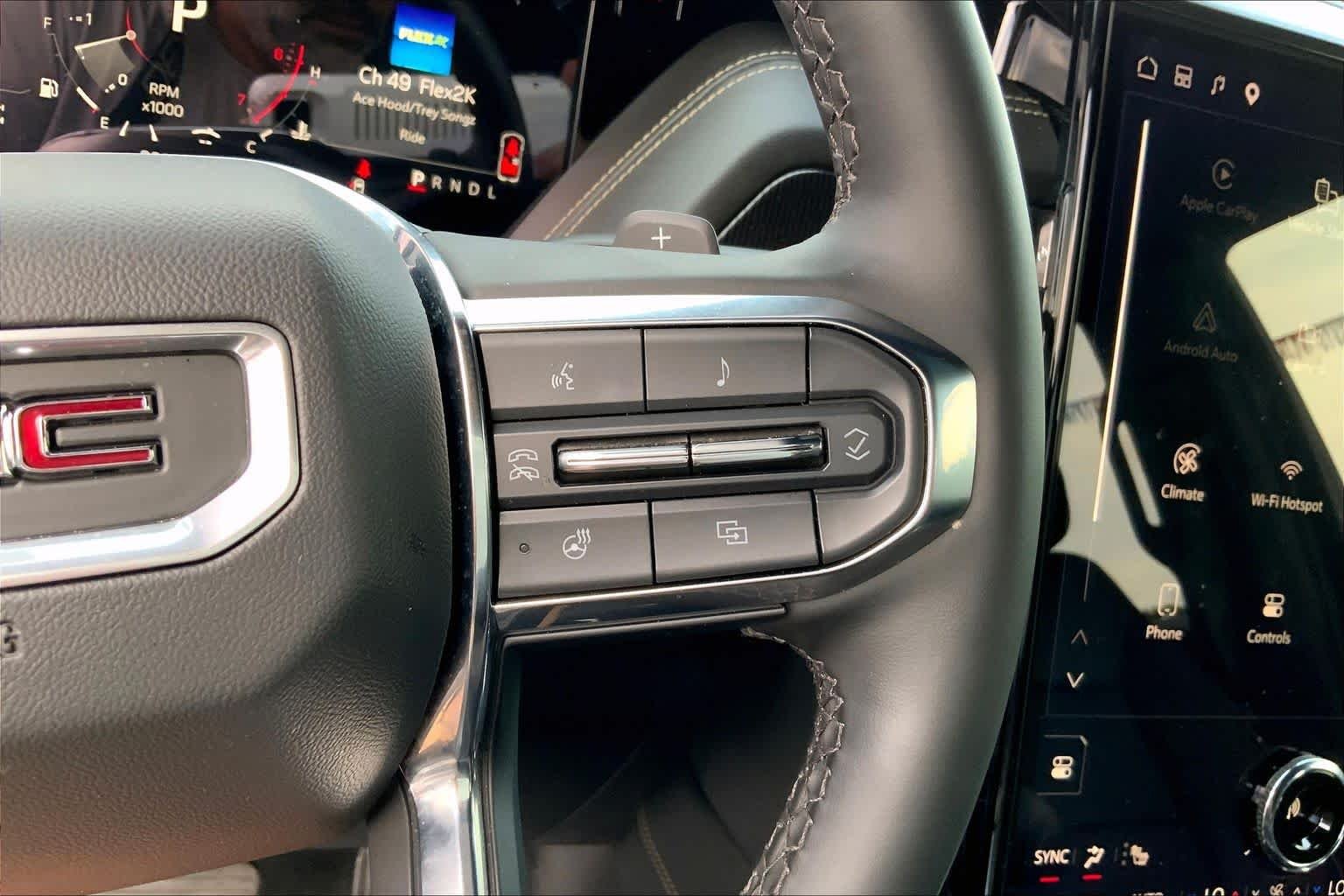 Used 2025 Onyx Black GMC Elevation image 22
