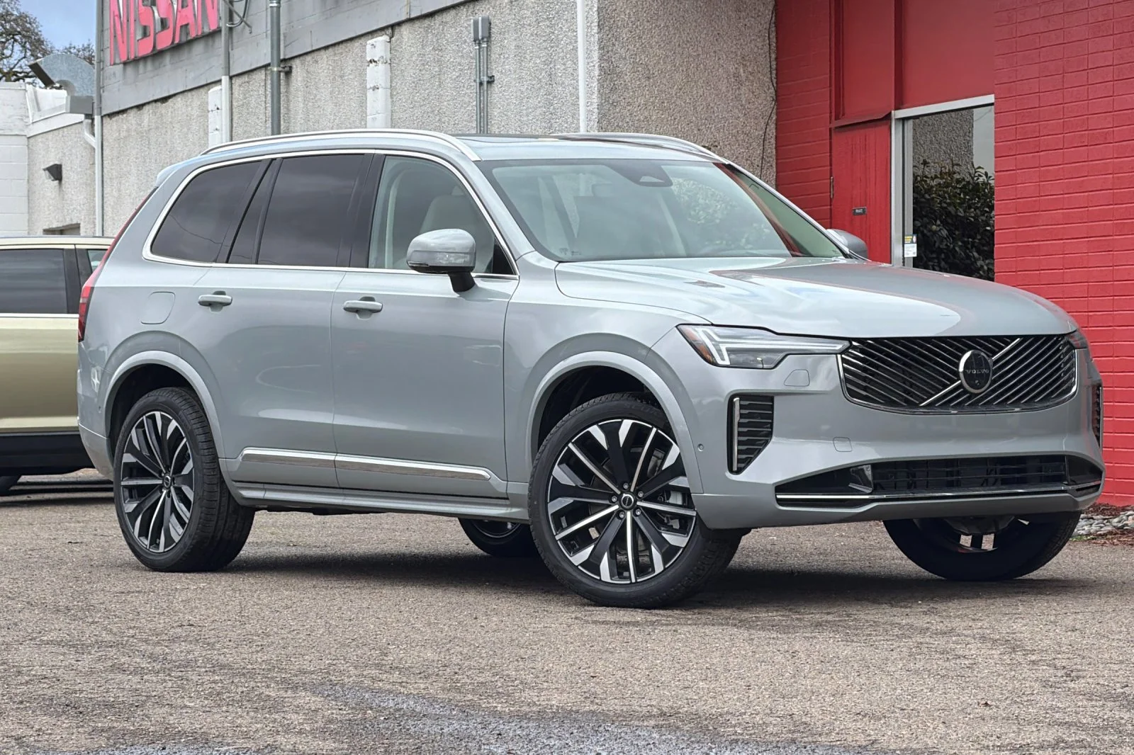 New 2026 VAPOUR GRAY Volvo Ultra image 2