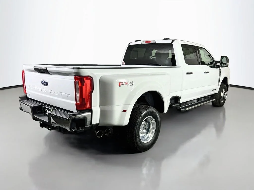 New 2026 Oxford White Ford XLT image 14