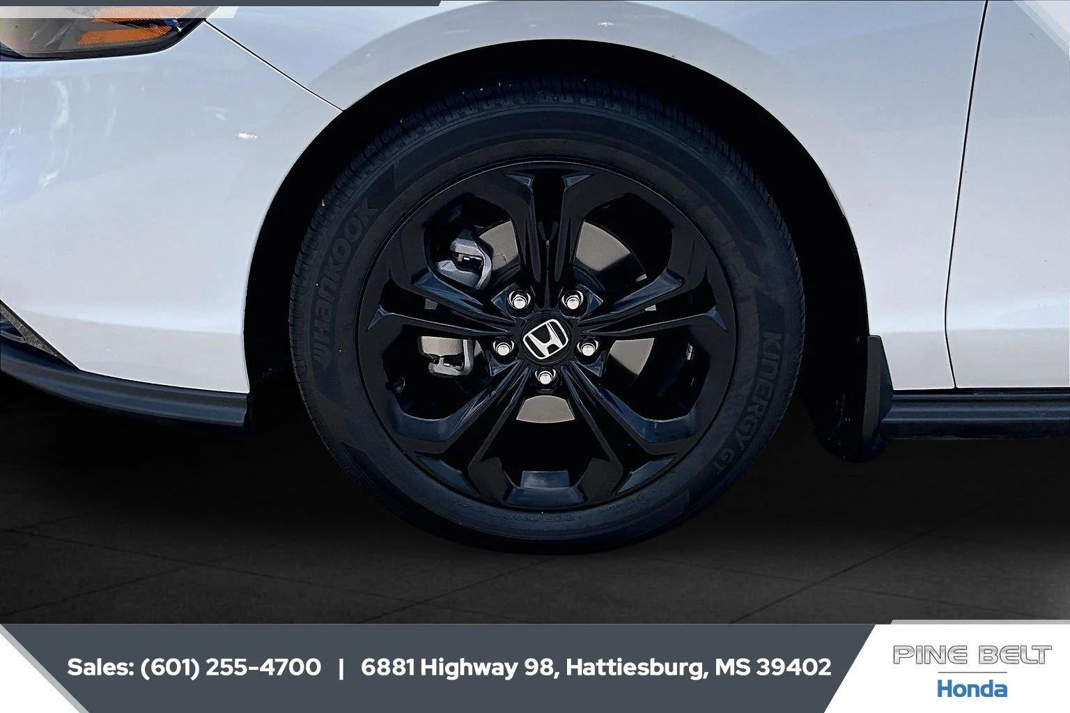 Used 2025 Platinum White Pearl Honda SE image 7