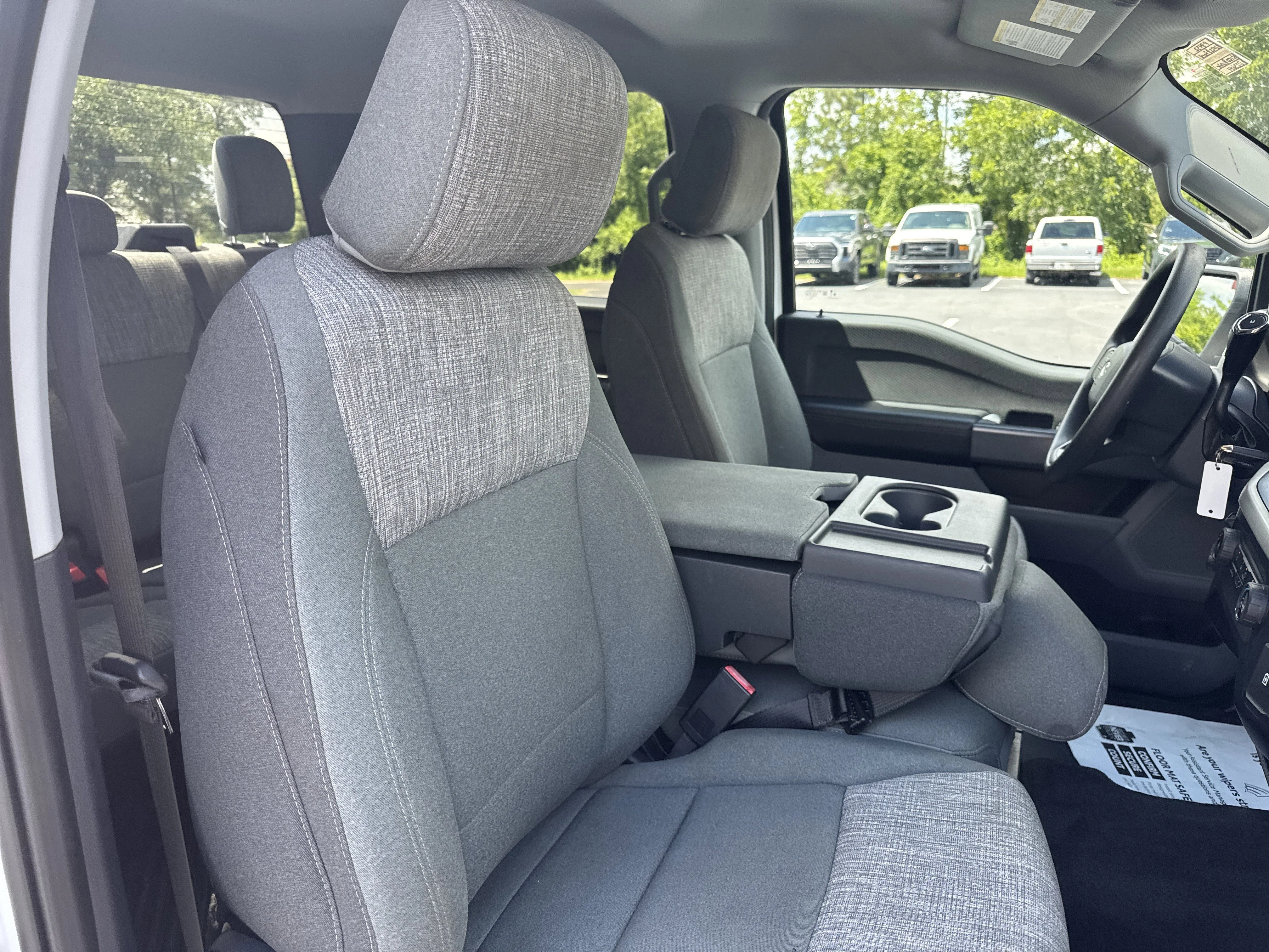 Used 2023 Oxford White Ford XLT image 33