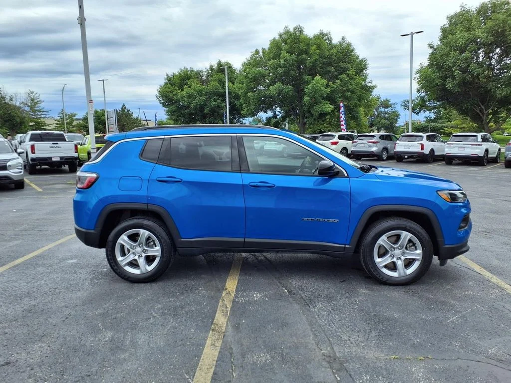 Used 2023 Blue Jeep Latitude image 30