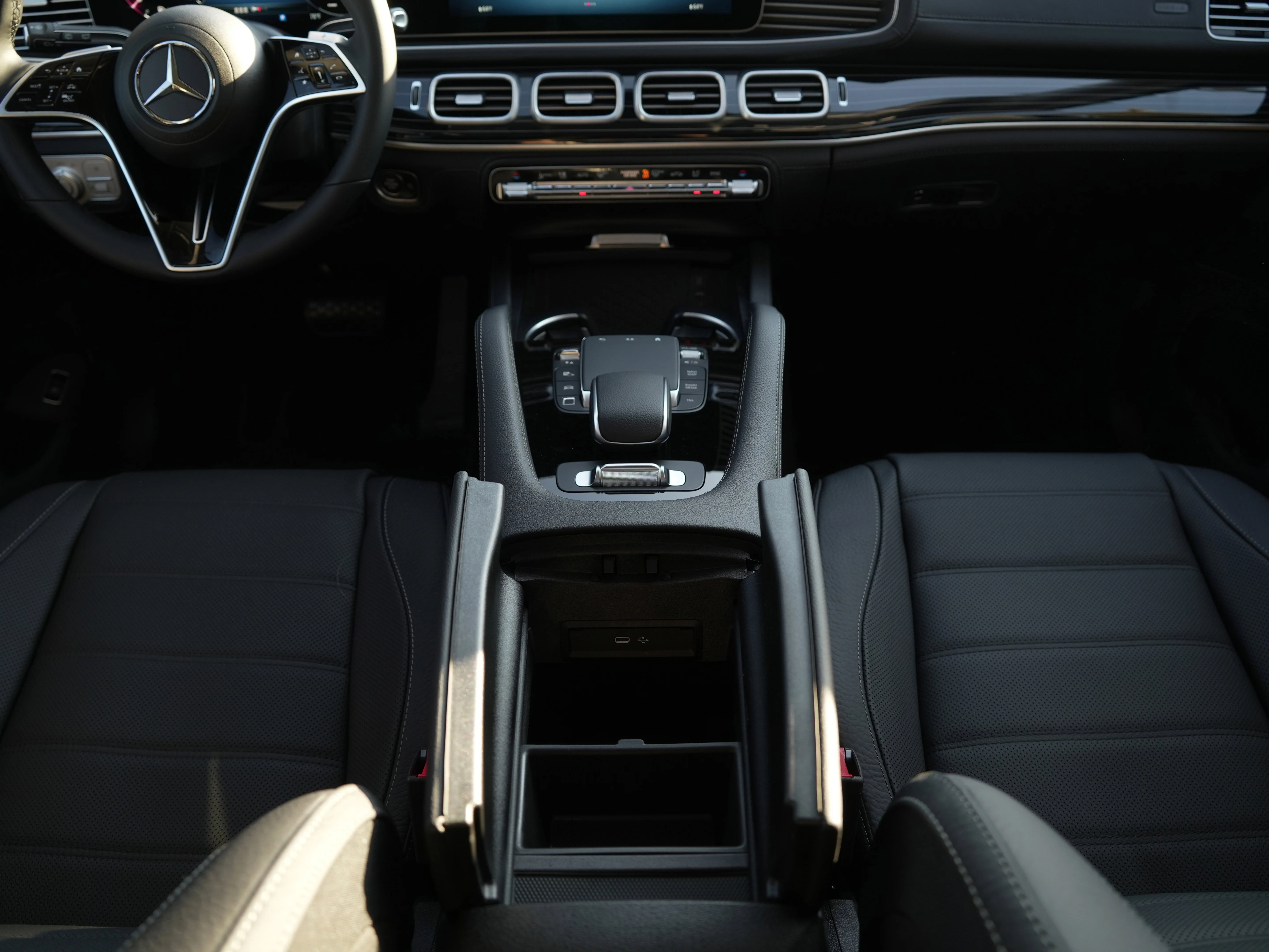 New 2026 OBSIDIAN BLACK Mercedes-Benz GLE 580 image 30