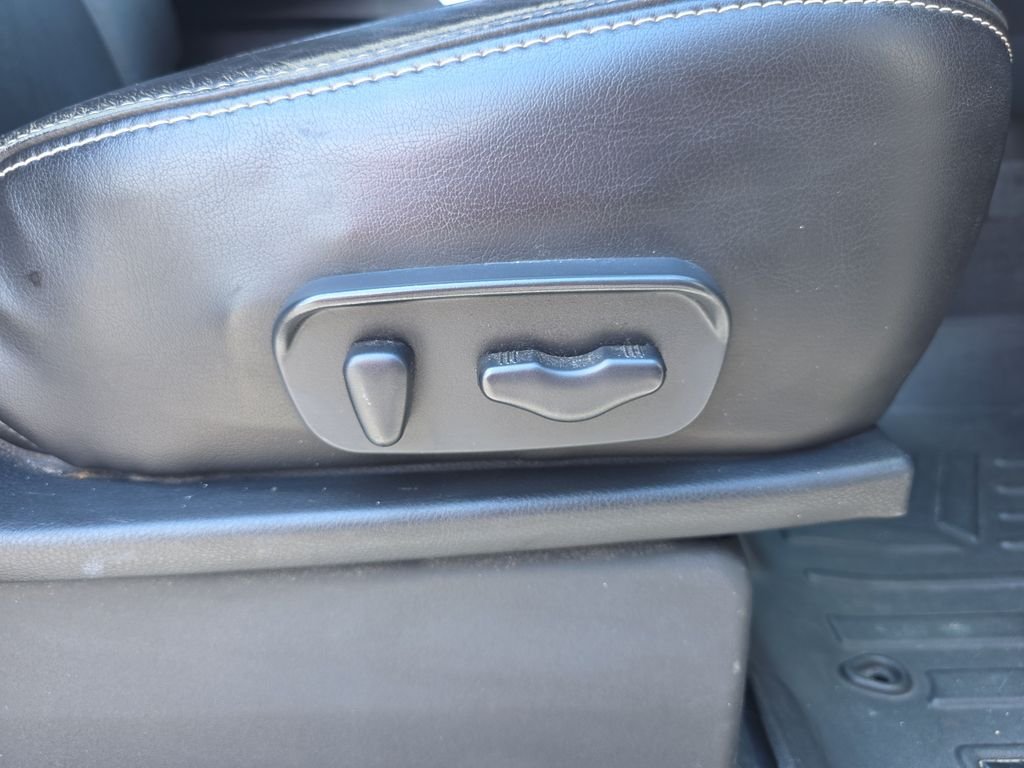 Used 2015 White Nissan PRO-4X image 33