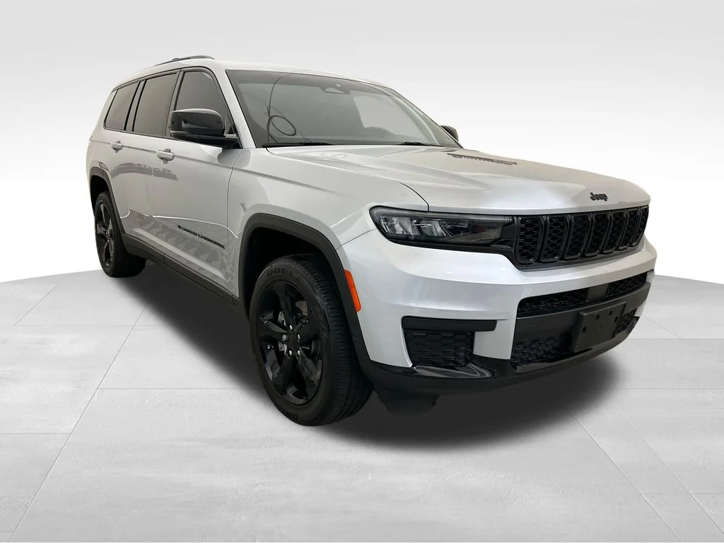 Used 2024 Silver Jeep Altitude X image 7