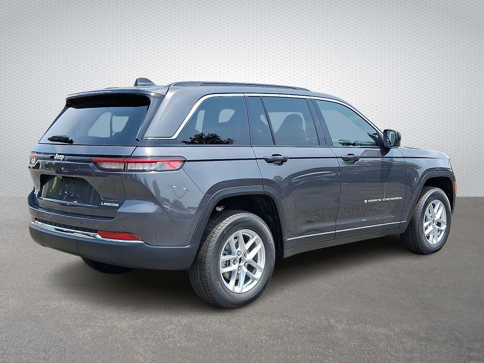 New 2026 Baltic Gray Metallic Clear-Coat Exterior Paint Jeep Laredo X 4x4 image 4