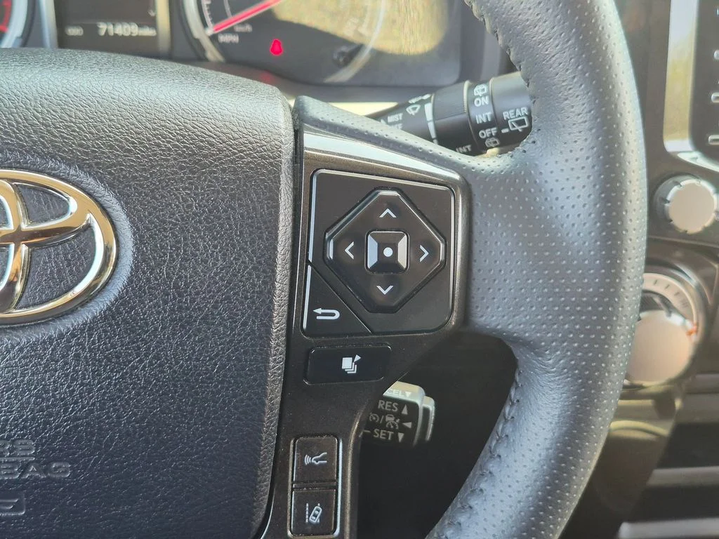 Used 2020 Black Toyota Venture image 34