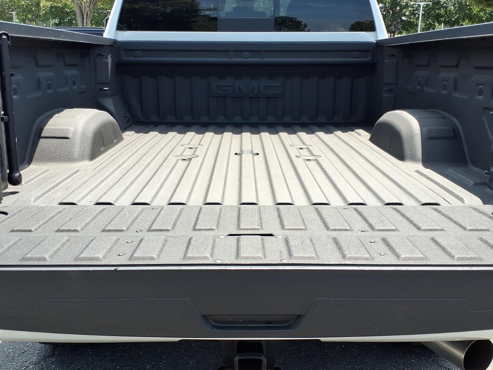 Used 2025 White Frost Tricoat GMC Denali Ultimate image 32