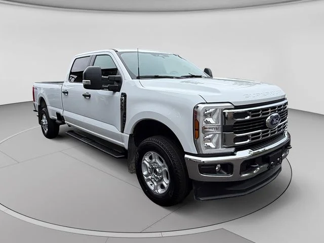 Used 2025 Oxford White Ford XLT image 7