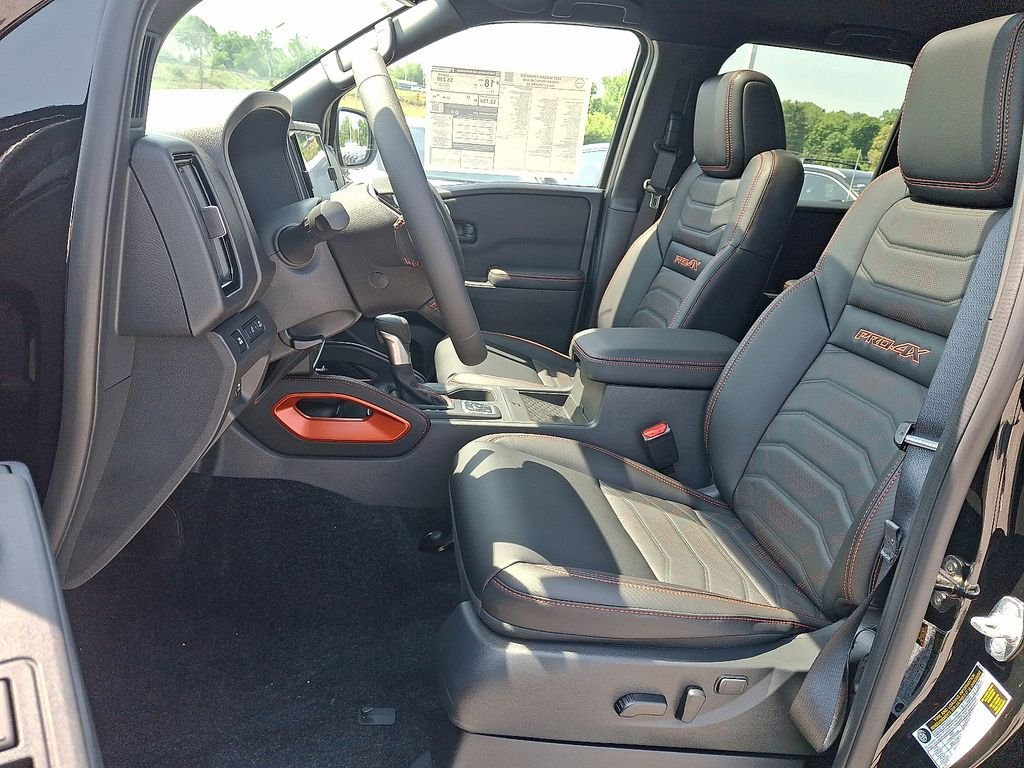 2026 Nissan Frontier — photo 8