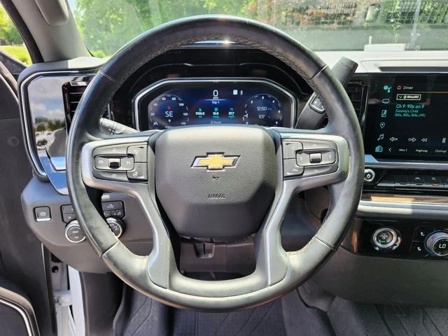 Used 2023 White Chevrolet LT image 28