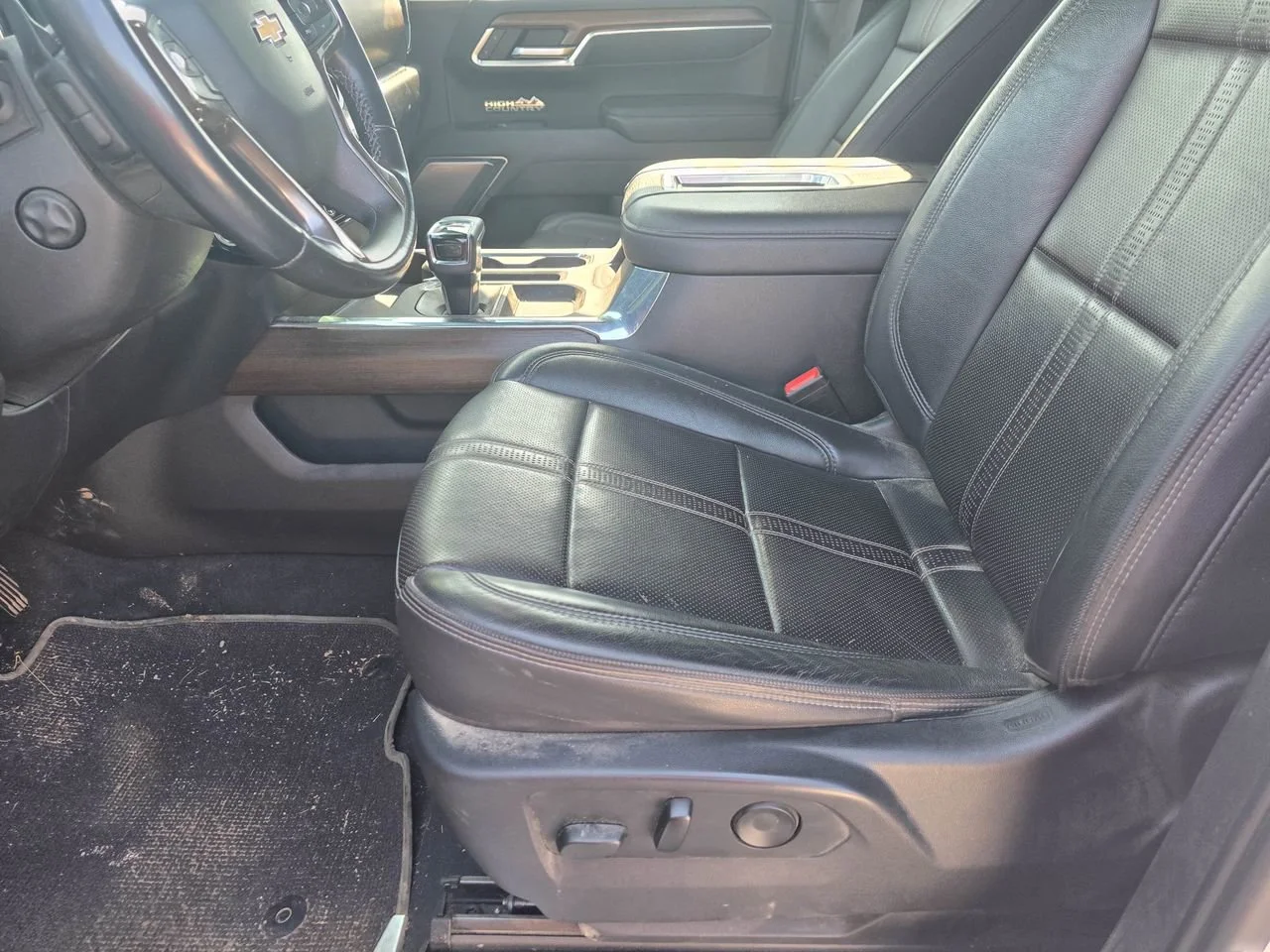 Used 2022 Iridescent Pearl Tricoat Chevrolet High Country image 10