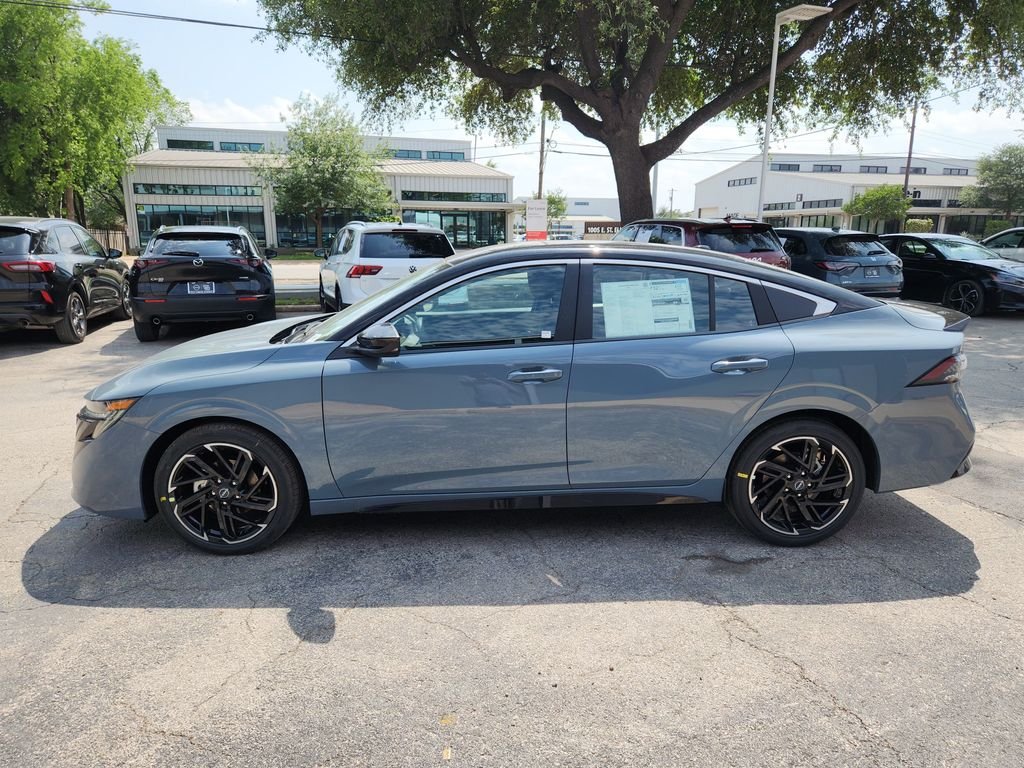 New 2026 Atlantic Gray Metallic / Super Black Two-tone Nissan SR image 4
