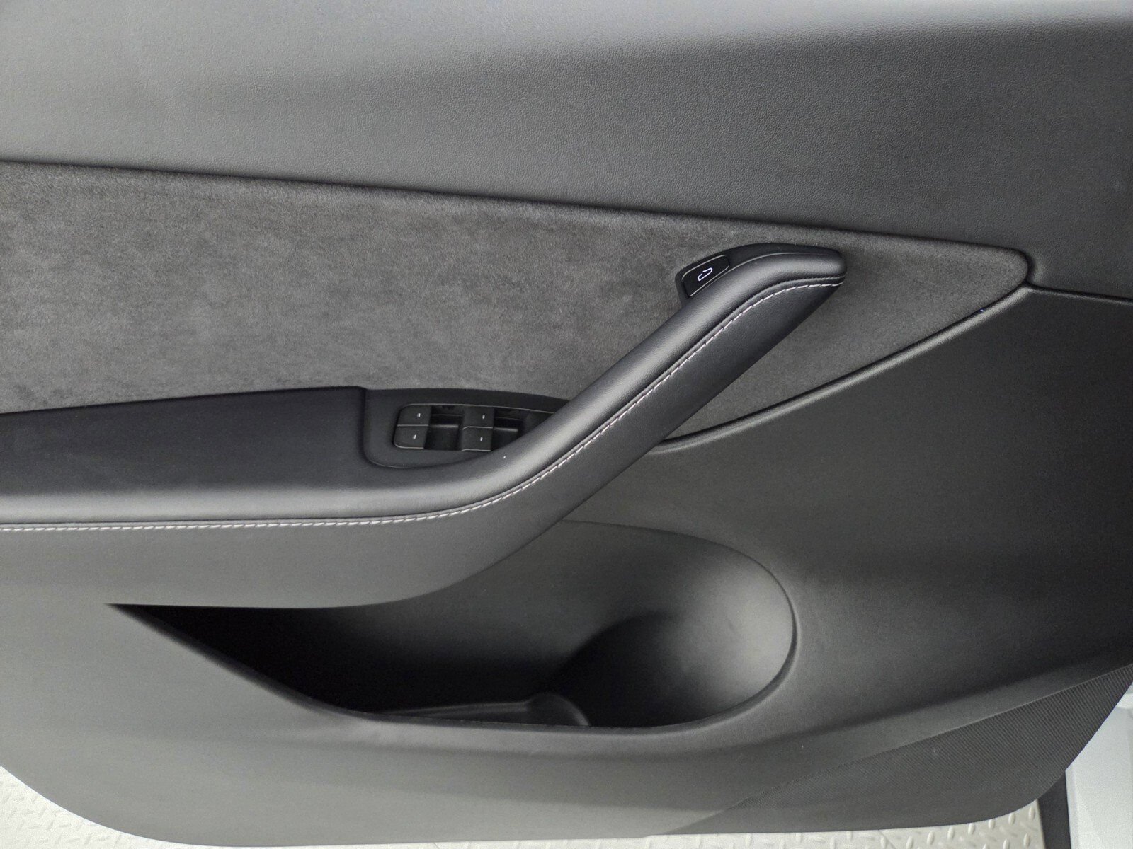 2022 Tesla Model Y Long Range - Photo 18