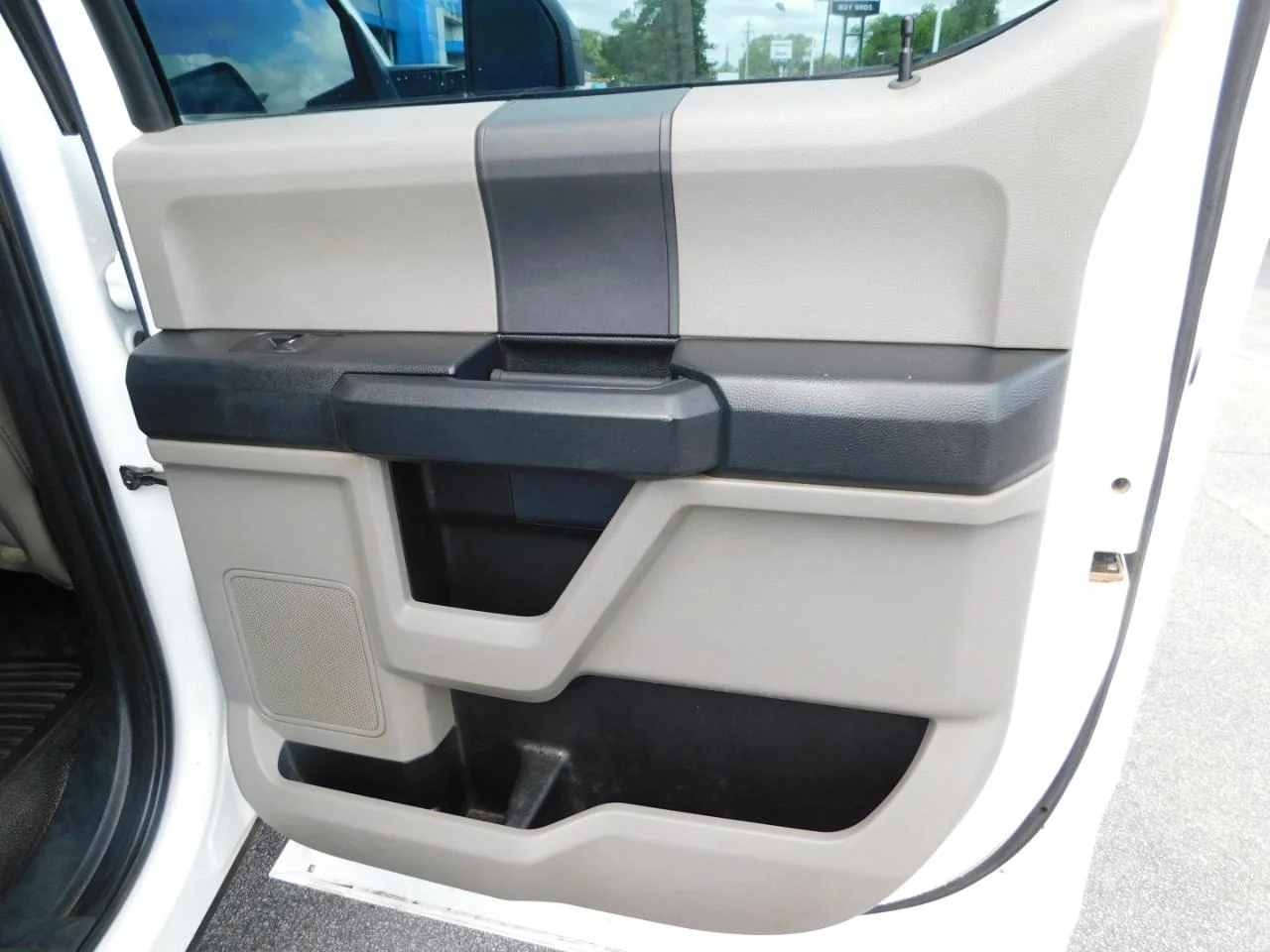 Used 2022 White Ford XL 4WD Crew Cab 6.75 ft Box image 11