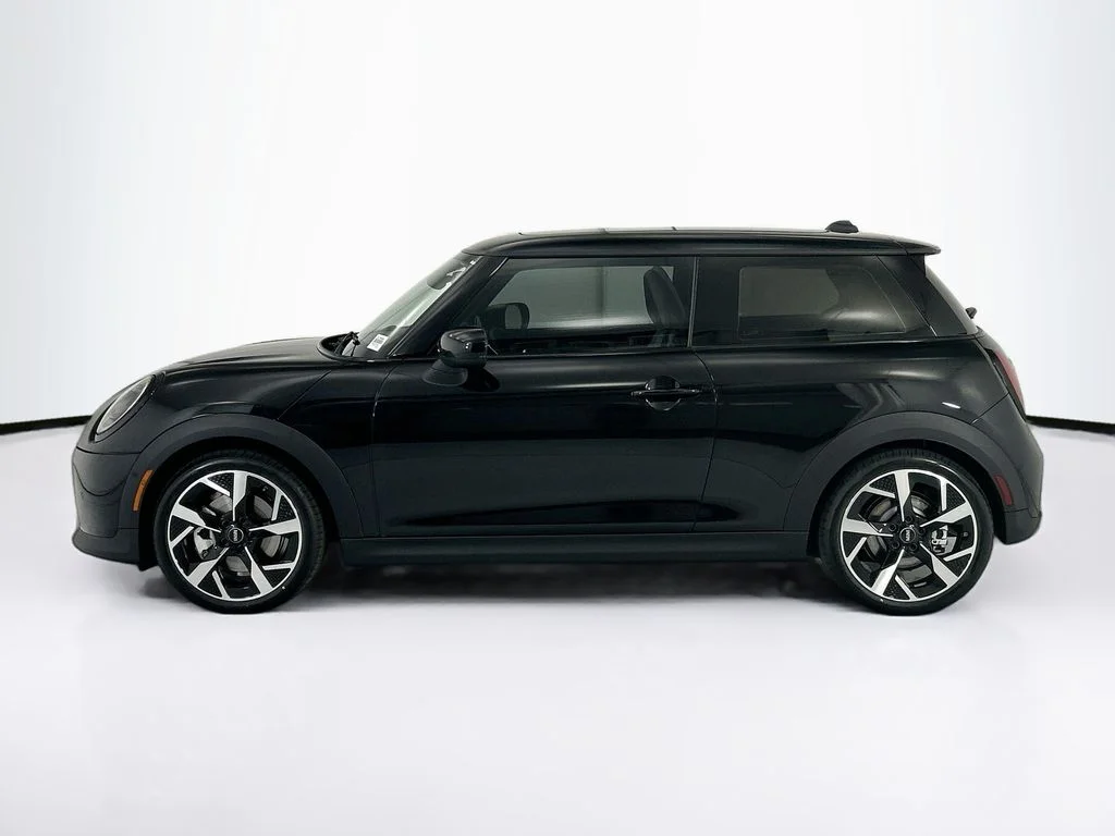 New 2026 Midnight Black II Metallic MINI Signature Plus image 8