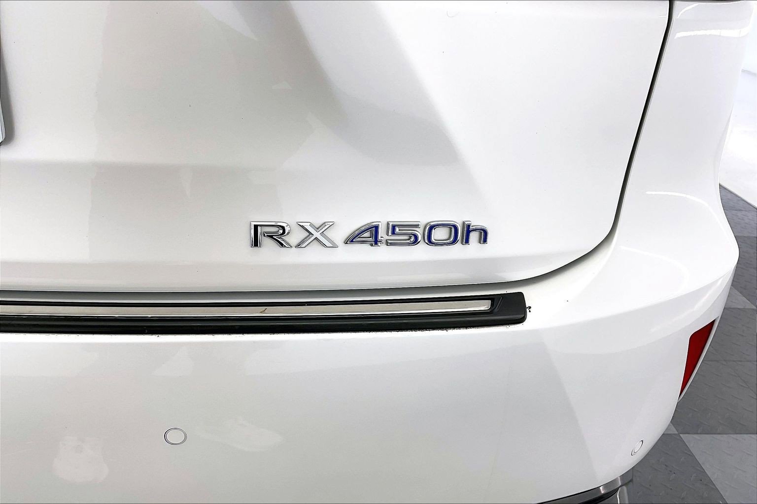 Used 2019 Eminent White Pearl Lexus RX 450h image 31
