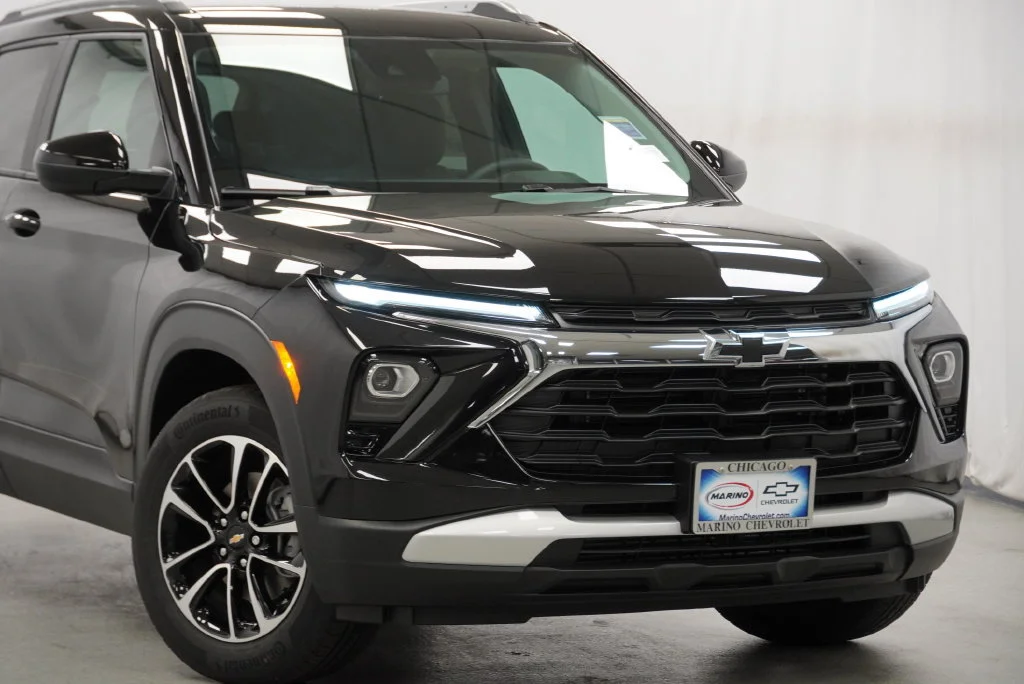 New 2026 Mosaic Black Metallic Chevrolet LT image 7