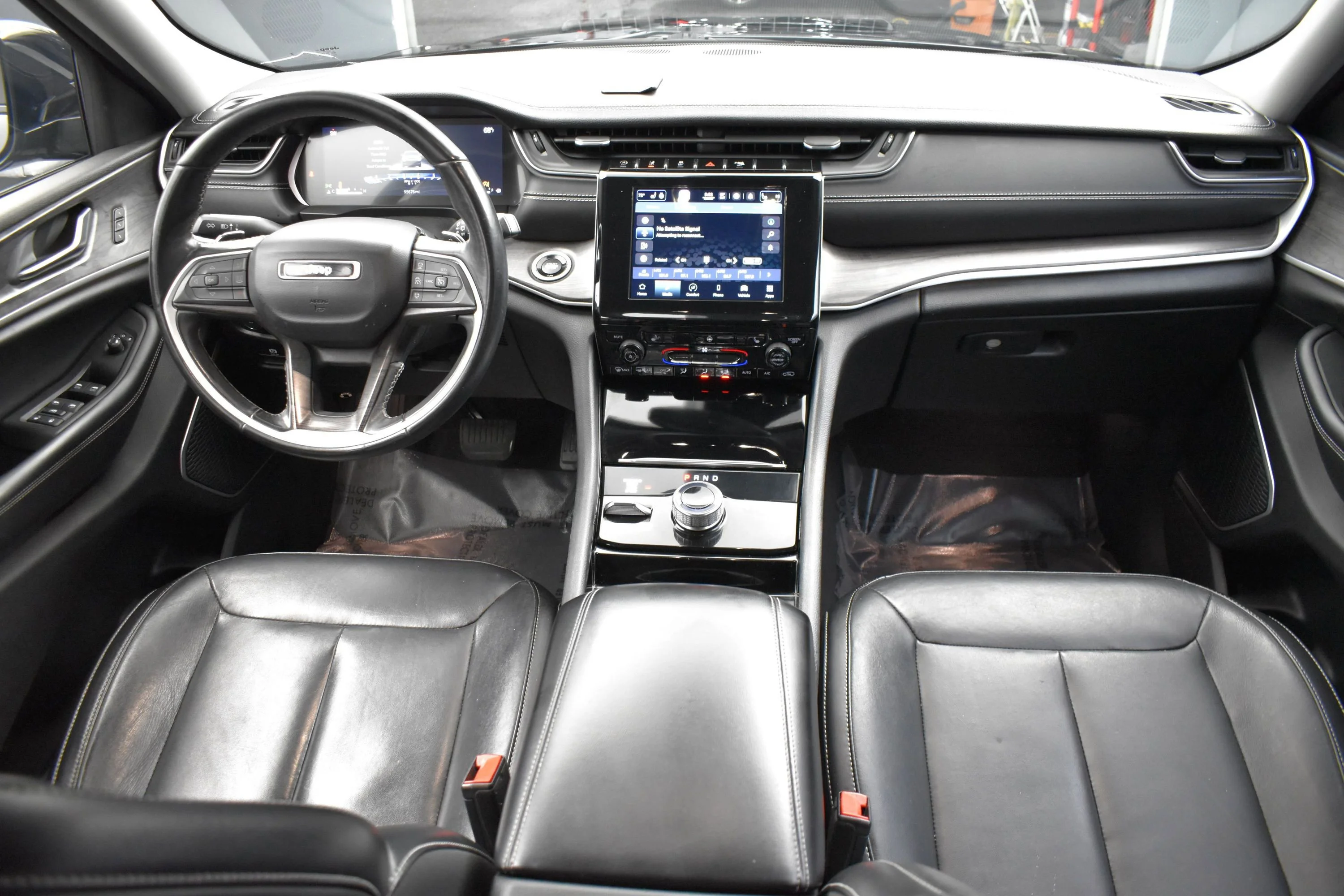 Used 2021 Diamond Black Crystal Pearlcoat Jeep Limited image 15