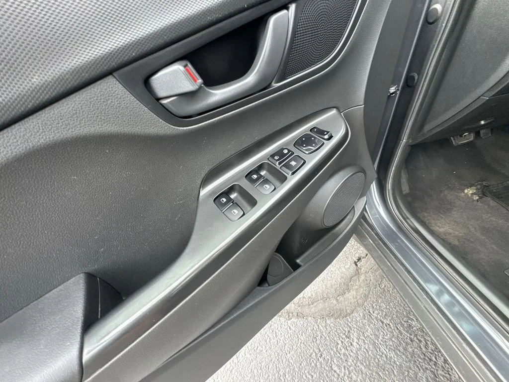 Used 2021 Gray Hyundai SE image 22