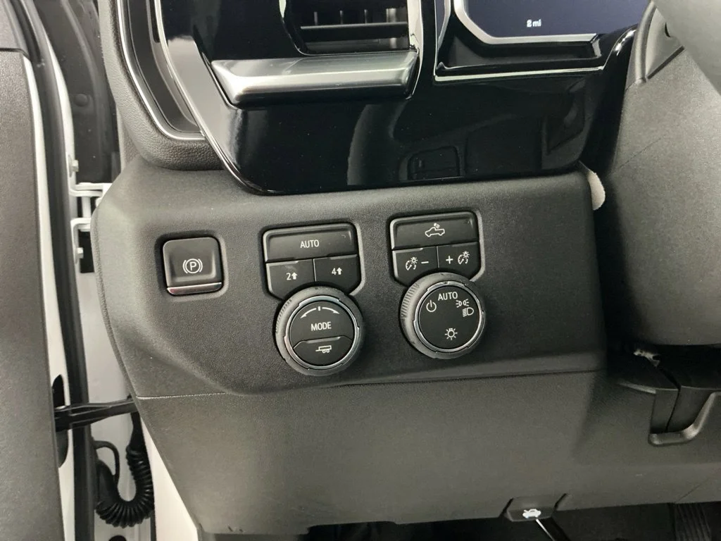 New 2026 Summit White Chevrolet LT (2FL) image 11
