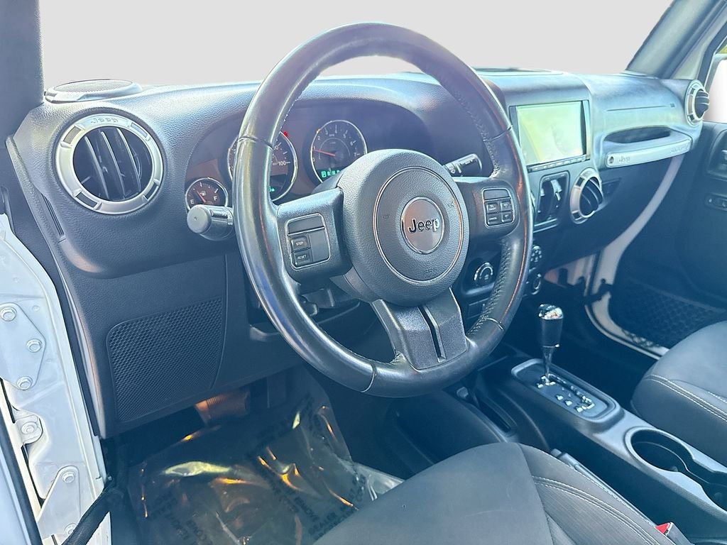 Used 2018 Bright White Clearcoat Jeep Sahara image 9