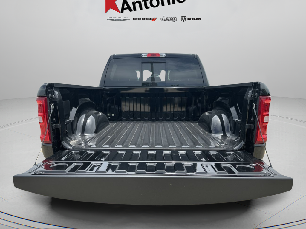New 2026 Diamond Black Crystal Pearl-Coat Exterior Paint RAM Laramie image 32