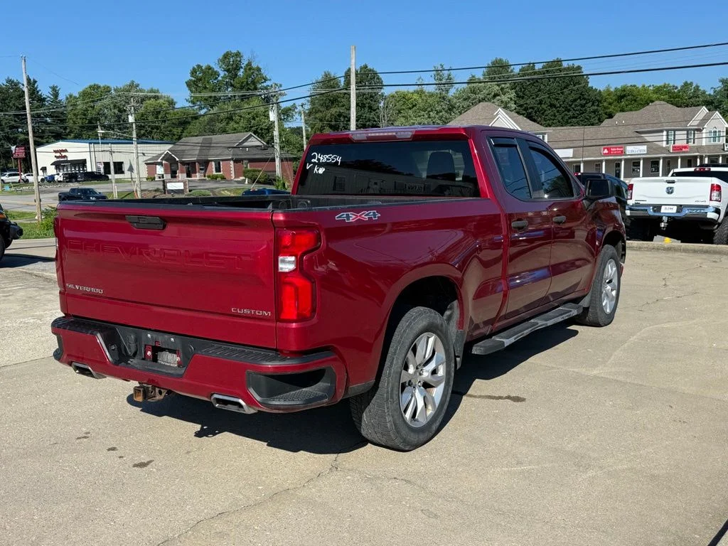 Used 2019 Red Chevrolet Custom image 6