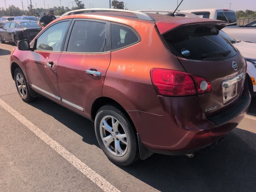 Used 2011 Cayenne Red Nissan SV image 5