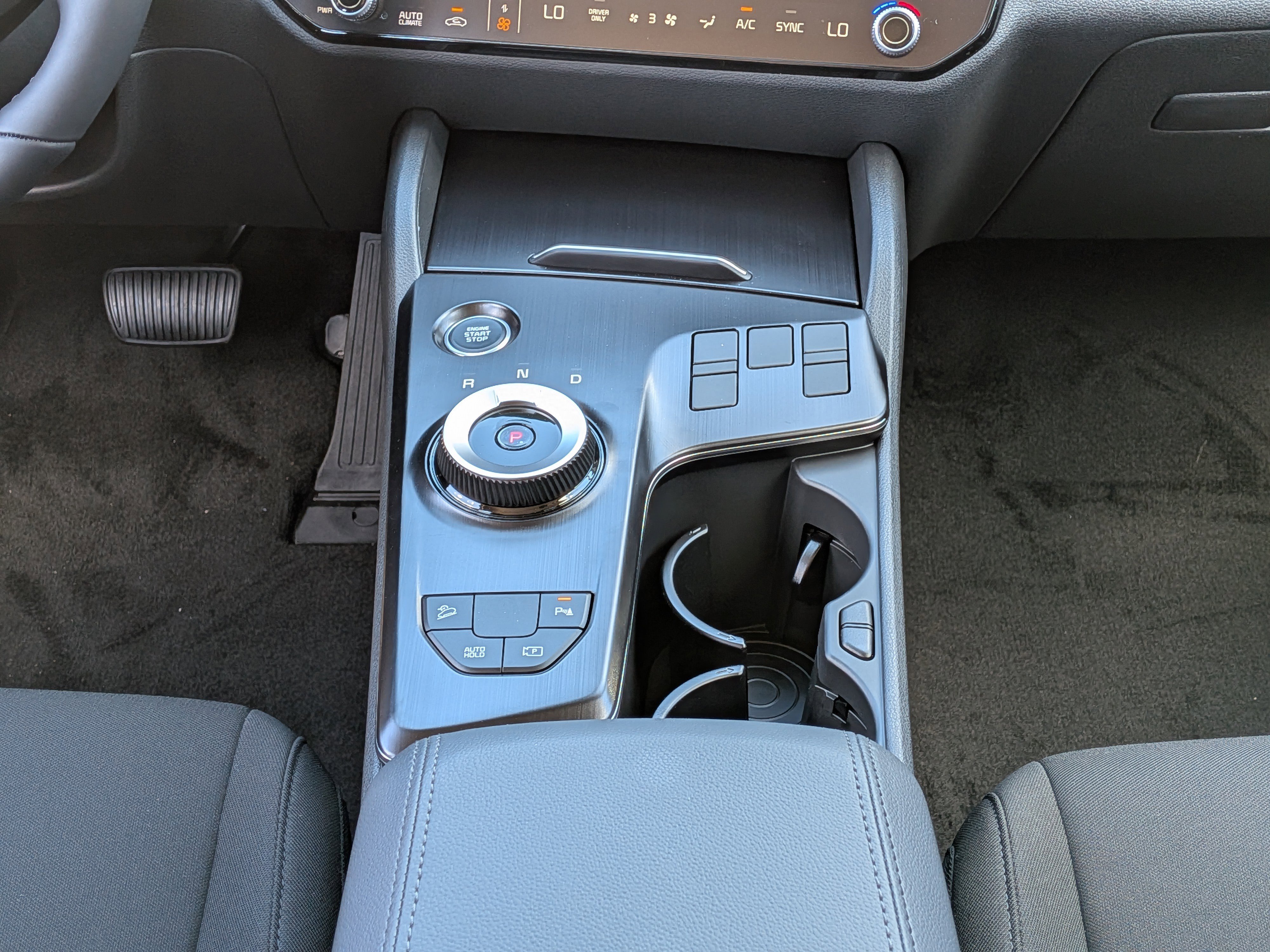 New 2026 Snow White Pearl Kia LX image 22