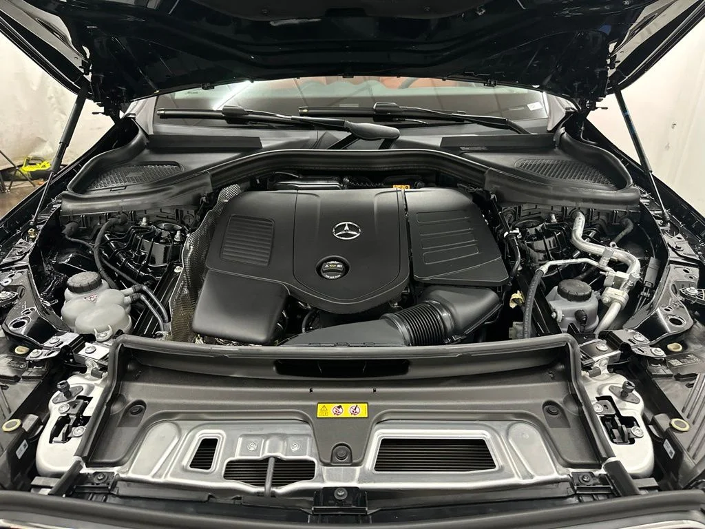 New 2027 Black Mercedes-Benz GLC 300 image 12
