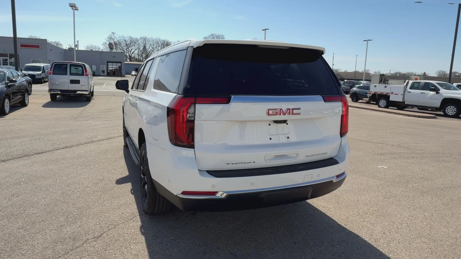 New 2026 Summit White GMC Elevation image 31