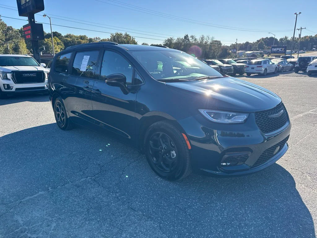 Used 2025 Blue Chrysler Select Premium S Appearance image 8