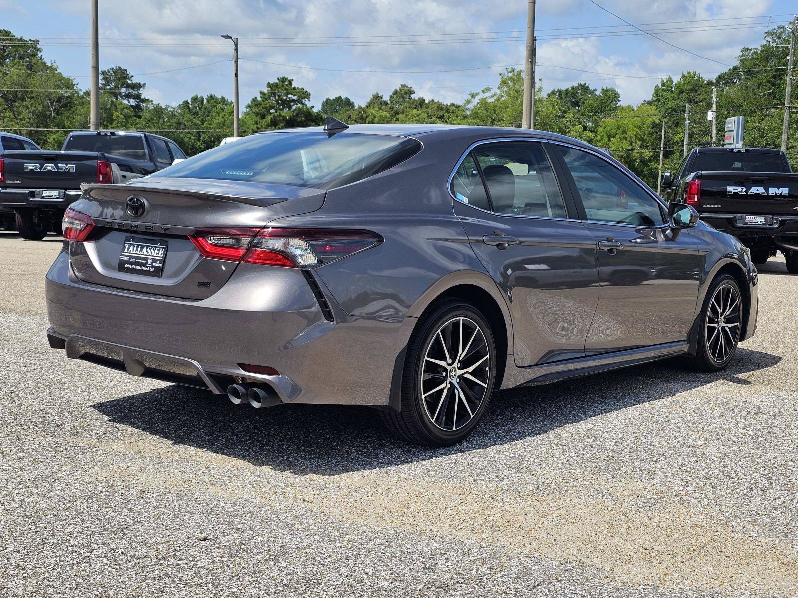 2024 Toyota Camry SE - Photo 8