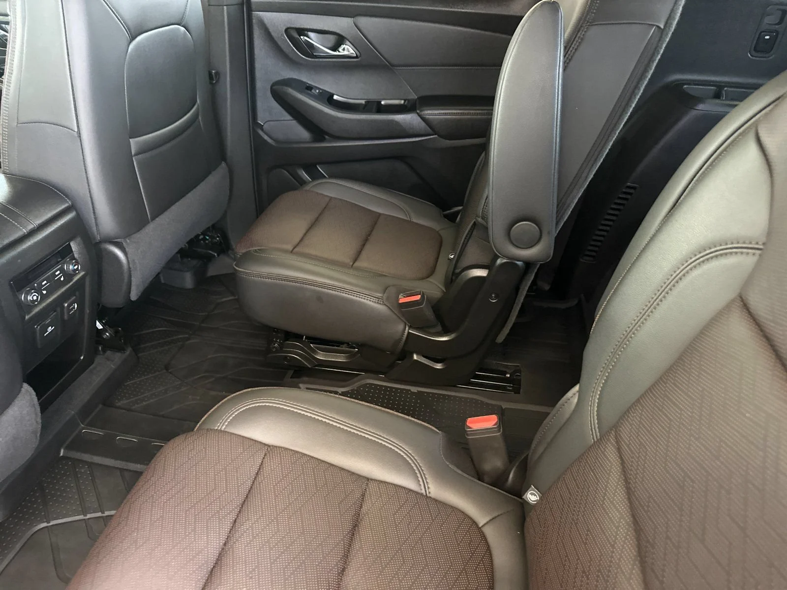 Used 2023 SUMMIT WHITE Chevrolet High Country image 12