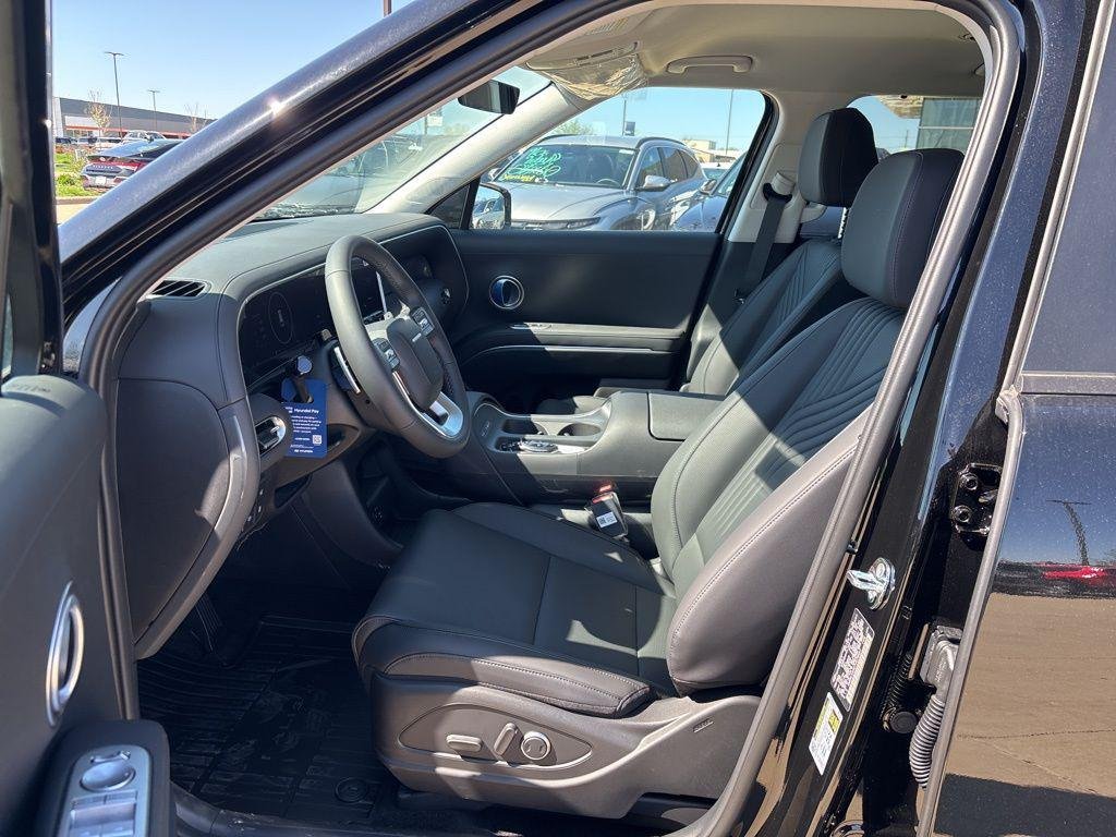 New 2026 Abyss Black Hyundai SEL 7P image 17