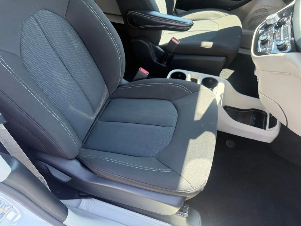 Used 2023 White Chrysler LX image 59