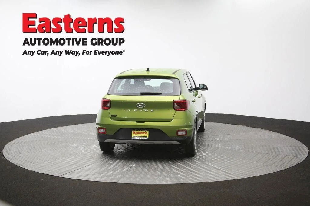 Used 2022 Green Hyundai SE image 40