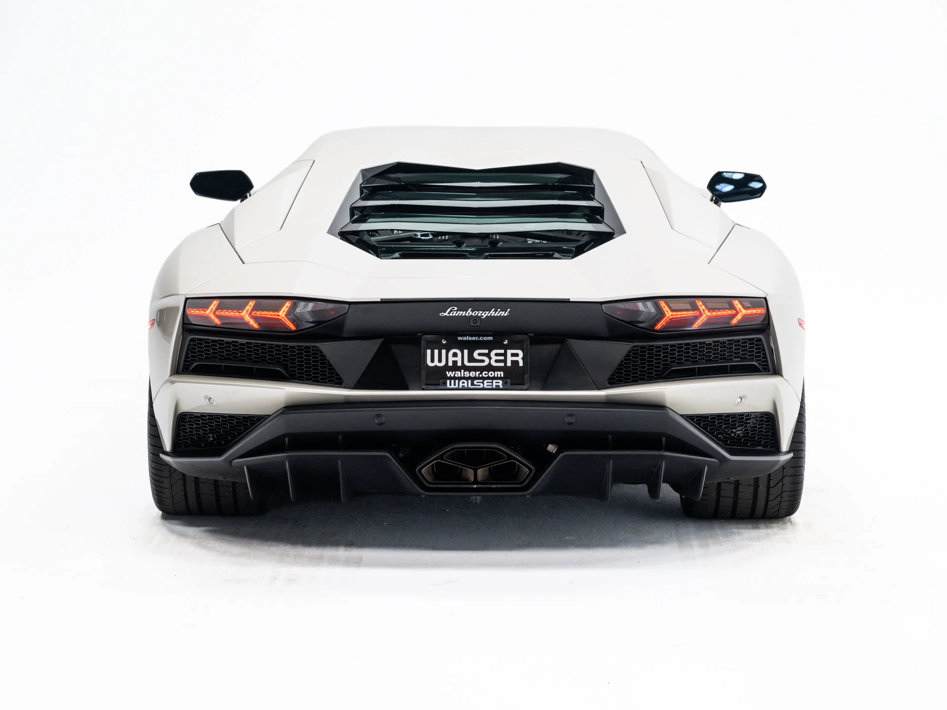 Used 2018 Bianco Isis Lamborghini  image 4