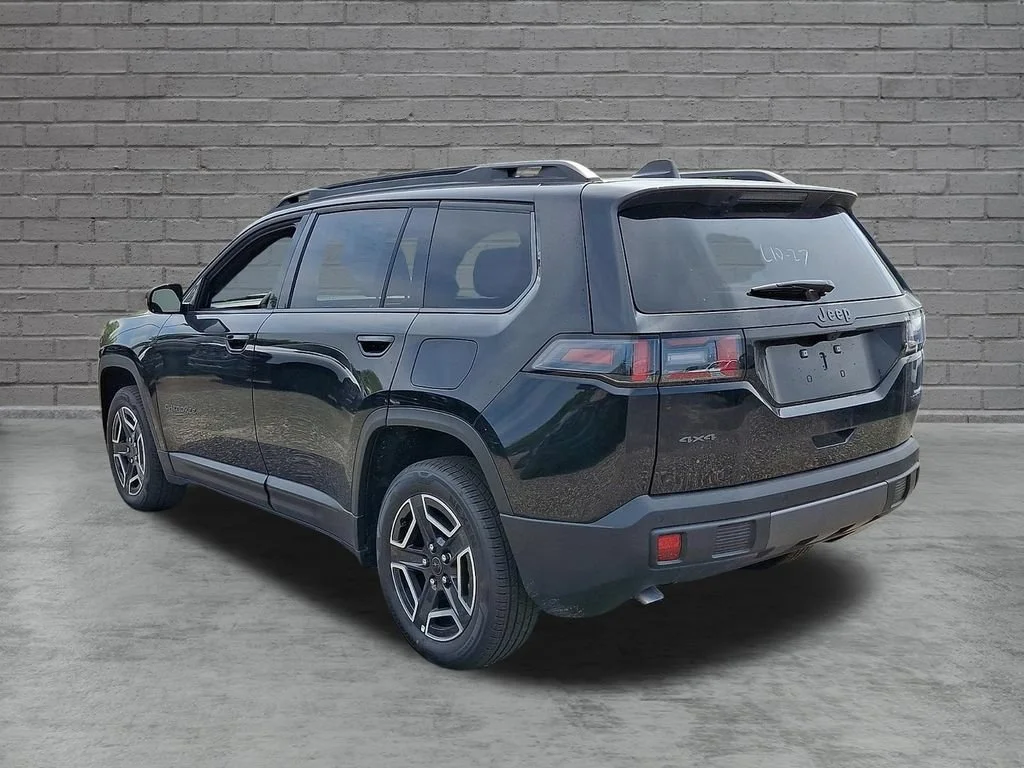 New 2026 Diamond Black Crystal Pearlcoat Jeep Laredo image 6