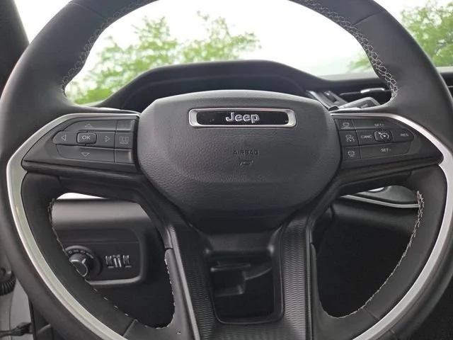 Used 2024 Silver Zynith Jeep Altitude X image 32