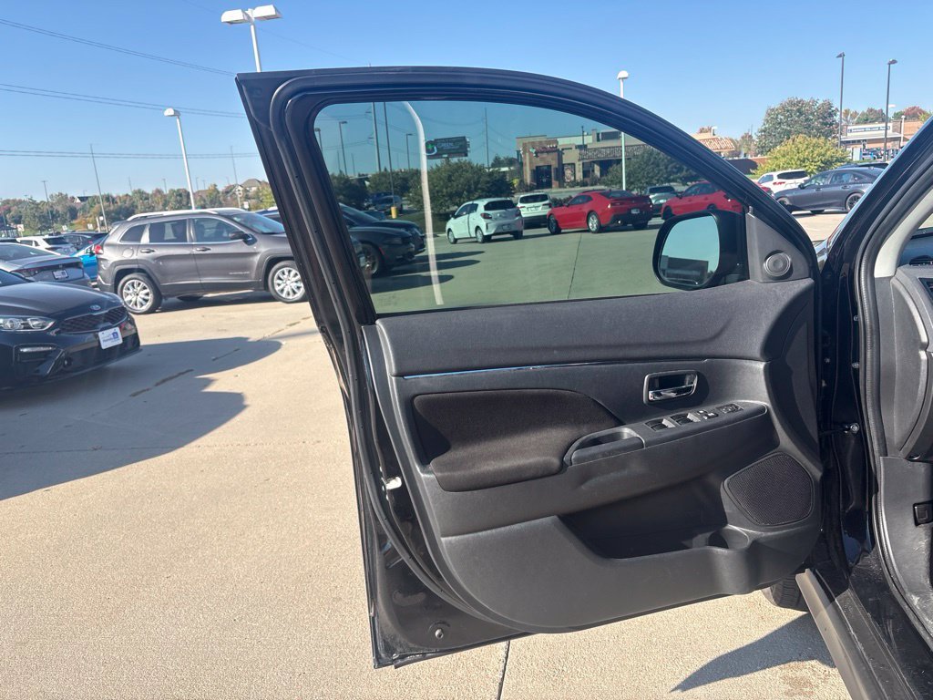 Used 2022 Black Mitsubishi 2.0 LE image 8