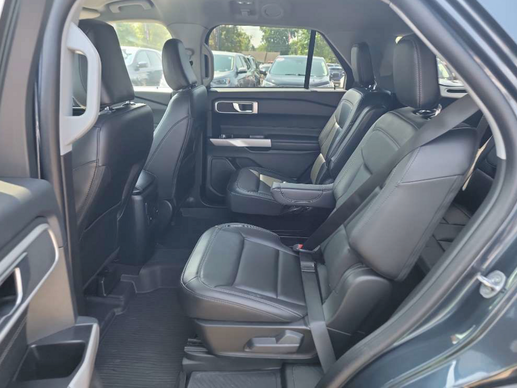 Used 2023 Blue Metallic Ford XLT image 2