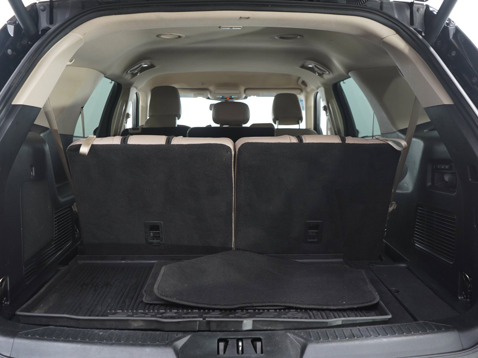 Used 2022  Ford Limited image 9