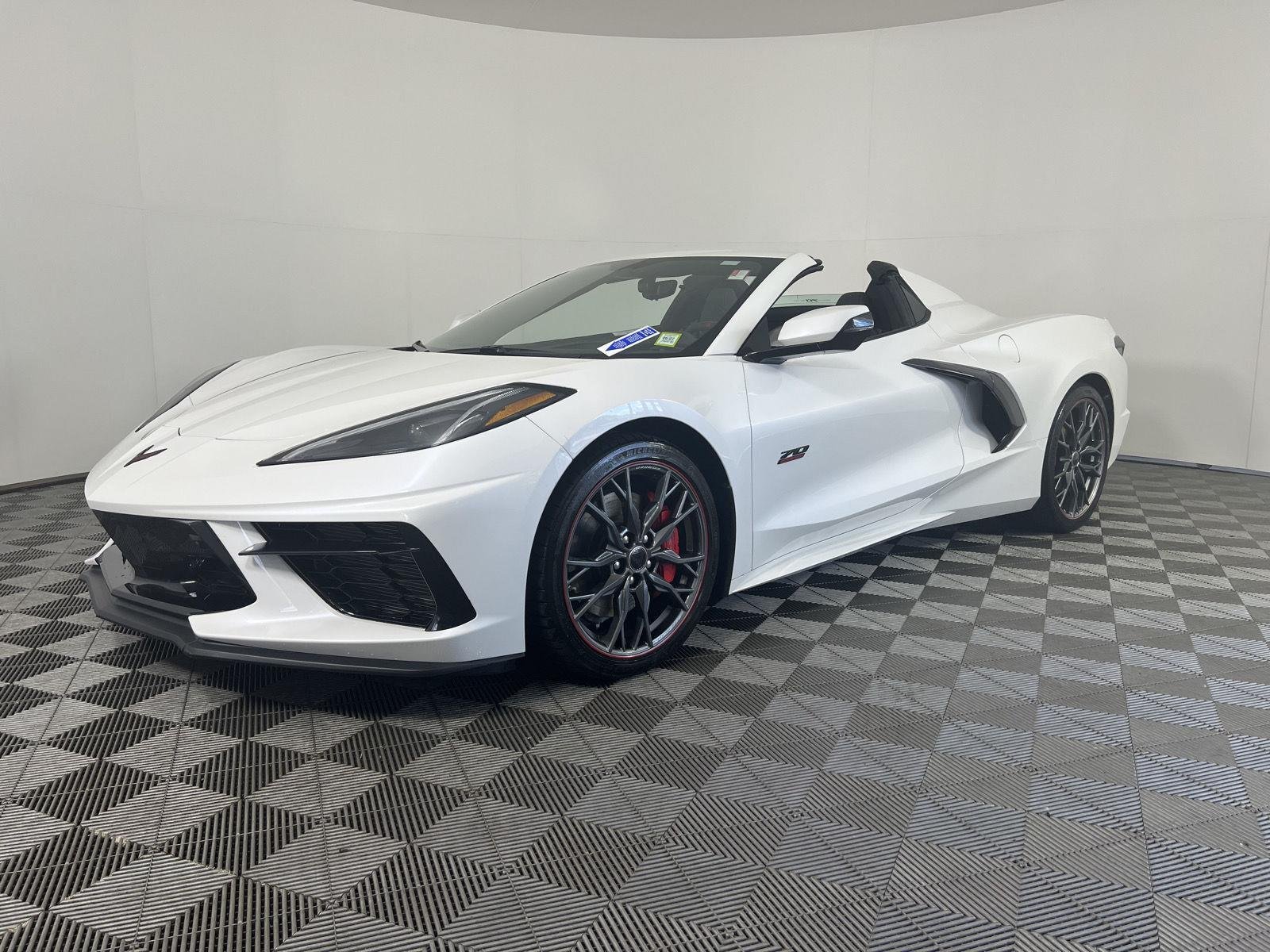 Used 2023 White Pearl Metallic Tricoat Chevrolet Stingray image 28