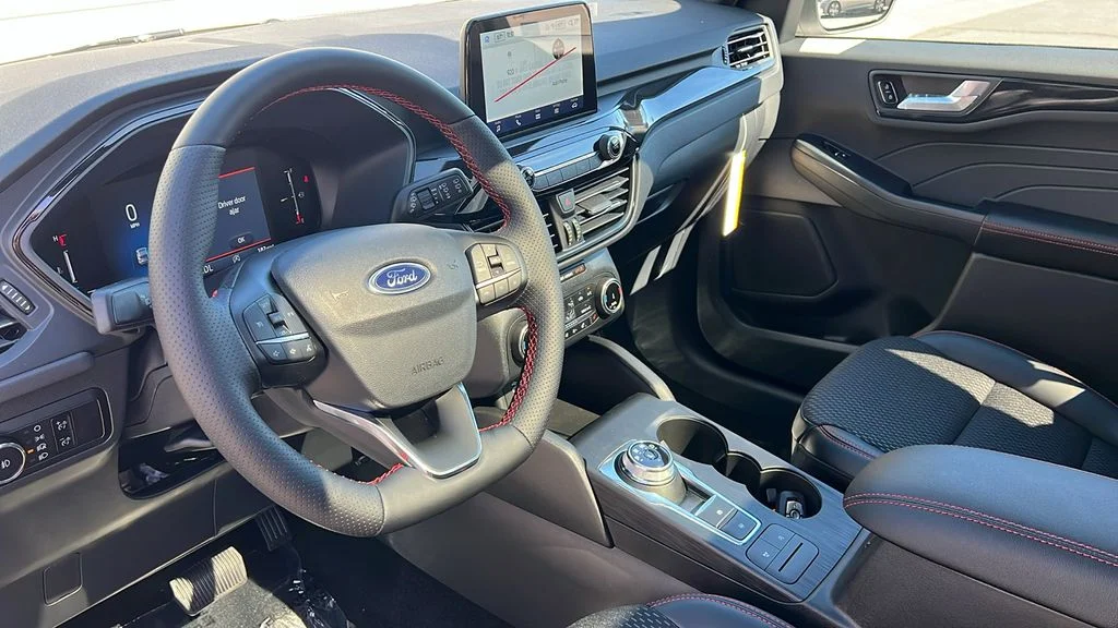 2025 Ford Escape ST-Line Select - Photo 18