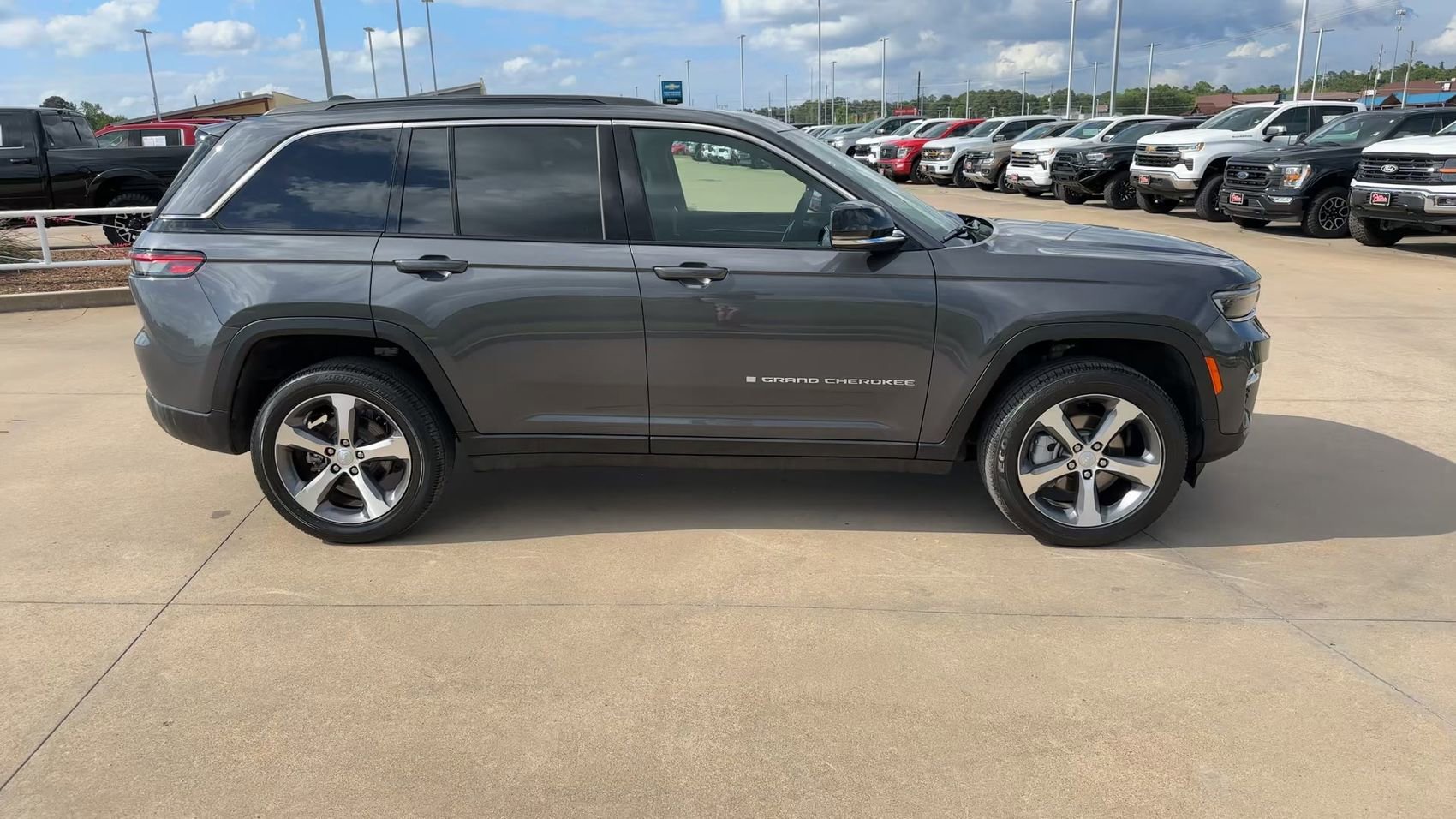 Used 2025 Baltic Gray Metallic Clearcoat Jeep Limited image 8