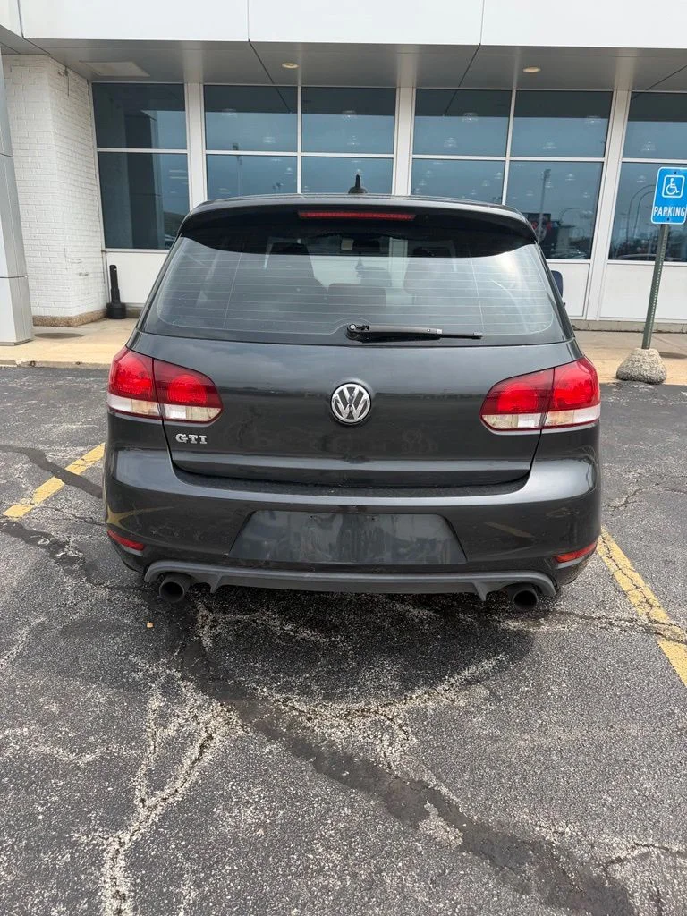 Used 2011 Gray Volkswagen Base image 9