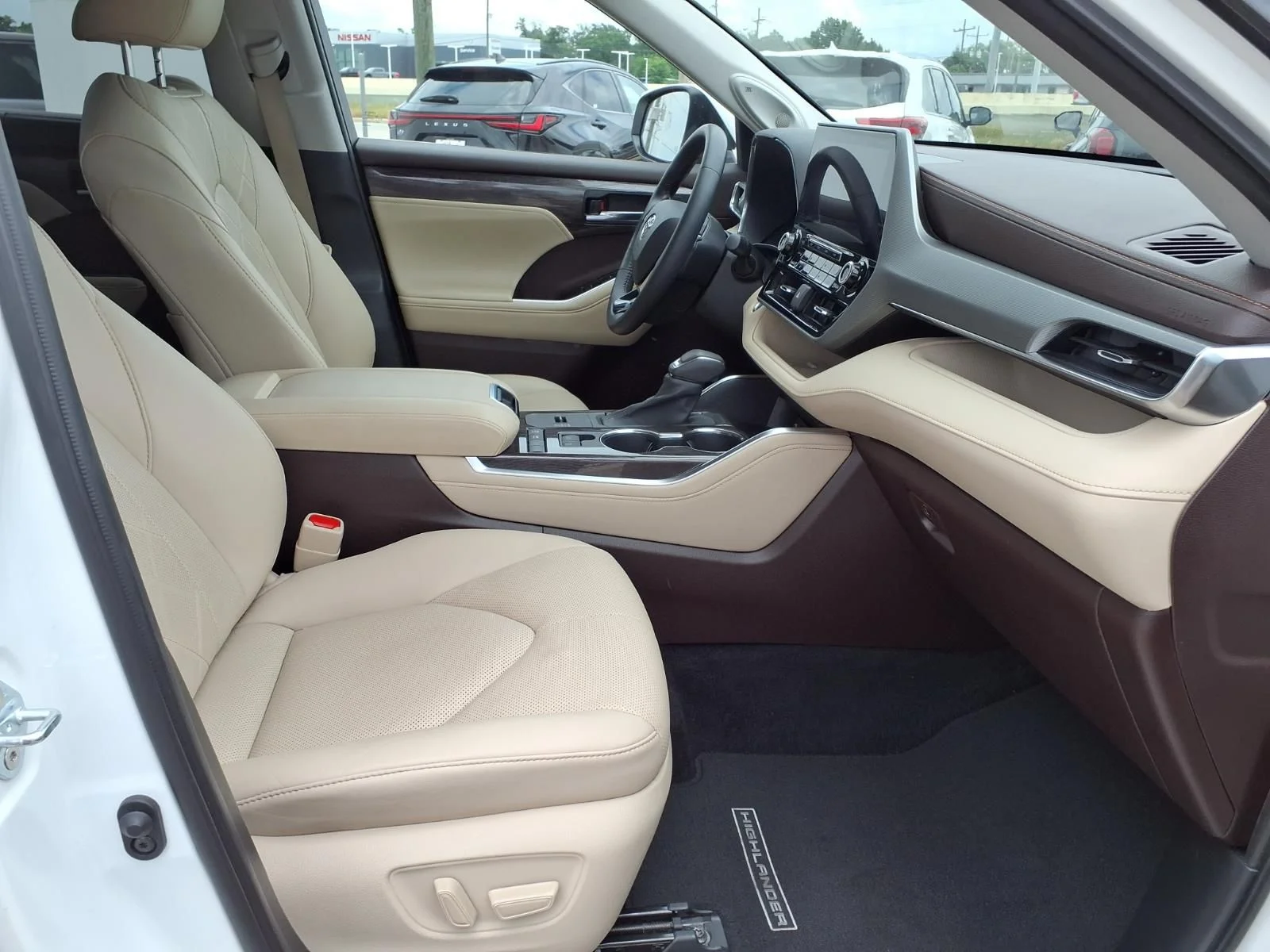 Used 2021 White Toyota Platinum image 19
